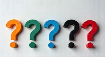 Die 5 meistgestellten Fragen (FAQ) zu "The Shitheads"