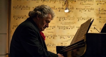 Musikalische Dimensionen in Heins Film (9/10)